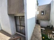Casa en venta en Valle Dorado con desnivel, jardin, cerrada