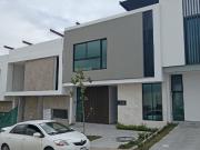 CASA EN VENTA EN VALLE IMPERIAL COTO 21