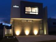 Casa en Venta en Valle Imperial Jardines del Palacio...