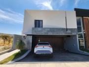 CASA EN VENTA EN VALLES DEL MOLINO DE 3 PISOS CON UNA...