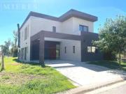Casa en venta en Vila Marina I, Villanueva