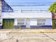 Casa en venta en Villa Adelina 3 ambientes, con cochera...