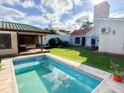 Casa en venta en Villa Belgrano con pileta, quincho y...