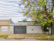 CASA EN VENTA EN VILLA ELVIRA CON QUINCHO Y PILETA