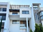 Casa en Venta en Villa Magna con 4 recamaras y Roof...