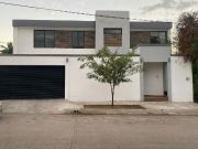 CASA AMPLIA EN VENTA EN VILLA UNIVERSIDAD, CLN ¡Ideal...
