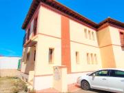 Casa en venta en Villamayor de Calatrava. Chalet adosado...