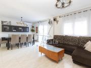 Casa en venta en Villanueva de la Torre. Chalet adosado...