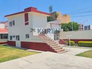 CASA EN VENTA EN VILLAS DE IRAPUATO CON DOS...