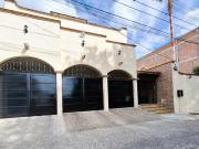 CASA EN VENTA EN VILLAS DEL MESON, COLINDA CON CAMPO DE GOLF