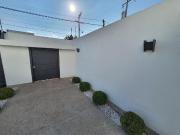 CASA EN VENTA EN VILLAS DEL MESON CON AMPLIO JARDIN...