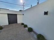 CASA EN VENTA EN VILLAS DEL MESON CON AMPLIO JARDIN...