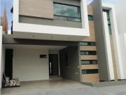 Casa en venta en Villas la Rioja, Monterrey, Nuevo León