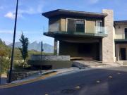 Casa en venta en Vista Real en San Pedro Garza García