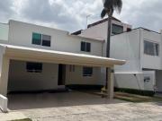 Hermosa casa en venta ubicada en Fracc. Vista real...