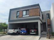 Casa en venta en Vistancias 2 Sector, Monterrey, Nuevo León