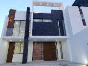 CASA EN VENTA EN XARAMA CON ROOF GARDEN Y HABITACION EN...