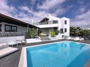 Casa en venta en Yaiza, Punta Calero. VILLA DE LUJO CON...