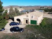 Casa en venta en Yecla. Descubra este encantador par de...