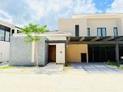 CASA EN VENTA EN YUCATÁN COUNTRY CLUB