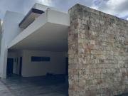 Casa en Venta en Yucatán Country Club, con vista al lago...