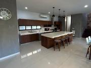 CASA EN VENTA EN YUCATÁN COUNTRY CLUB, MÉRIDA, YUCATÁN