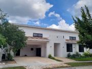Casa en VENTA en Yucatán Country Club. Privada Kutz