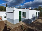 Casa en venta en Yunquera. Terreno rústico con casa. Casas.
