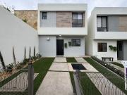 CASA EN VENTA EN ZÁKIA, dos recámaras cada una con baño...