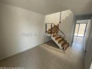 Casa en venta en ZAKIA, Querétaro. Tres recamaras