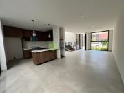 CASA EN VENTA EN ZÁLIKA, A SOLO 5 MINUTOS DE ALTOZANO,...