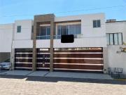 CASA EN VENTA EN ZAVALETA EN FRACCIONAMIENTO JARDINES DE...