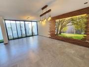 CASA EN VENTA EN ZIBATA, DISEÑO DE AUTOR CON 3 NIVELES Y...