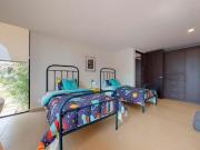 CASA EN VENTA EN ZIBATA ESTILO TOWNHOUSE, EN PLANTA BAJA...