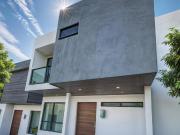 Casa en Venta en Zona Candiles, Gran Ubicaci?n, 3...