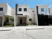 CASA EN VENTA EN ZONA CENTRO, CERCANA A PRESIDENCIA