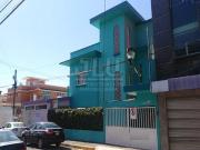 Casa en Venta en Zona Centro, con tres locales en planta...