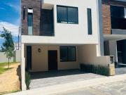 Venta de casa en lago Esmeralda