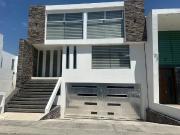 Casa en Venta en Zona Plateada con Roof Garden, Sótano y...