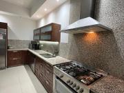 CASA EN VENTA EN ZONA VALLES CON CUARTO DE SERVICIO