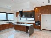 CASA EN VENTA EN ZONA VALLES CON ELEVADOR, ALBERCA Y...