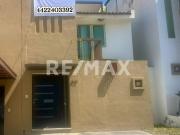 Casa en venta entre Av. Candiles y Av. Chabacano, en...