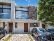 Casa en Venta, Entre El Refugio y Zibat?, 3 Rec?maras,...