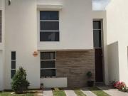 Casa en venta equipada con pérgola en jardín trasero en...