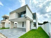 CASA EN VENTA EQUIPADA EN EXCLUSIVA PRIVSDA EN TEMOZÓN...