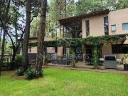 CASA EN VENTA EQUIPADA Y AMUEBLADA A POCOS MINUTOS DE...