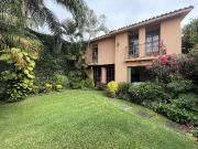 Casa en venta estilo Cuernavaca con seguridad 24/7