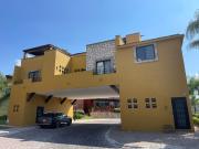 Casa en venta estilo en exclusivo fraccionamiento en San...