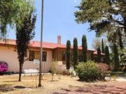 CASA EN VENTA ESTILO INGLES, CENTRICA EN FRACCIONAMIENTO...