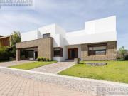 Casa en venta estilo mexicano contemporáneo en El Campanario